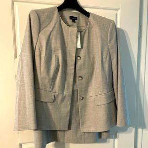 Brand new Ann Taylor skirt suit size 10